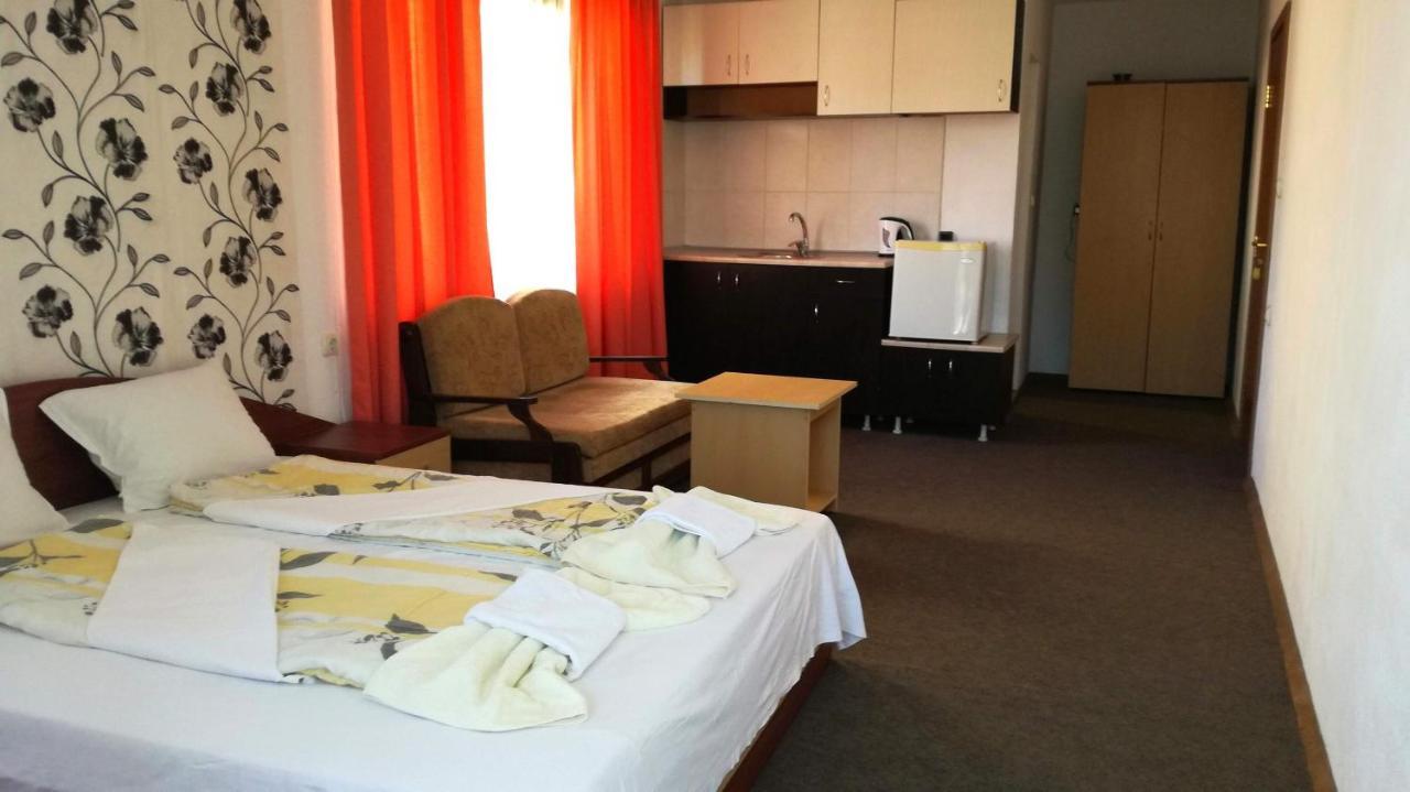 Ivet Guest House Обзор Экстерьер фото